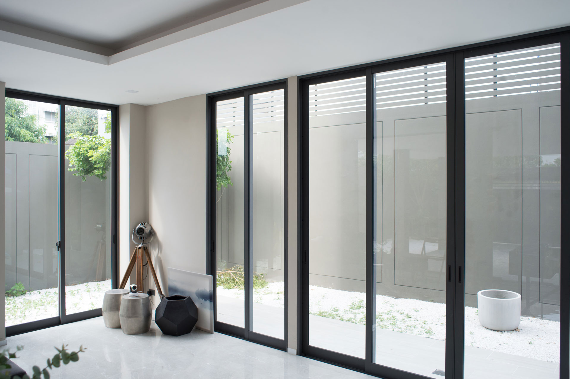 Tempered Glass and Thai Aluminium